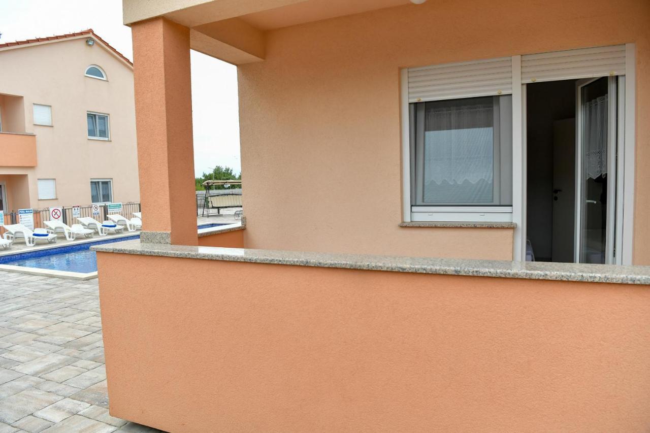 Apartments Villa Lucky Vir Ngoại thất bức ảnh