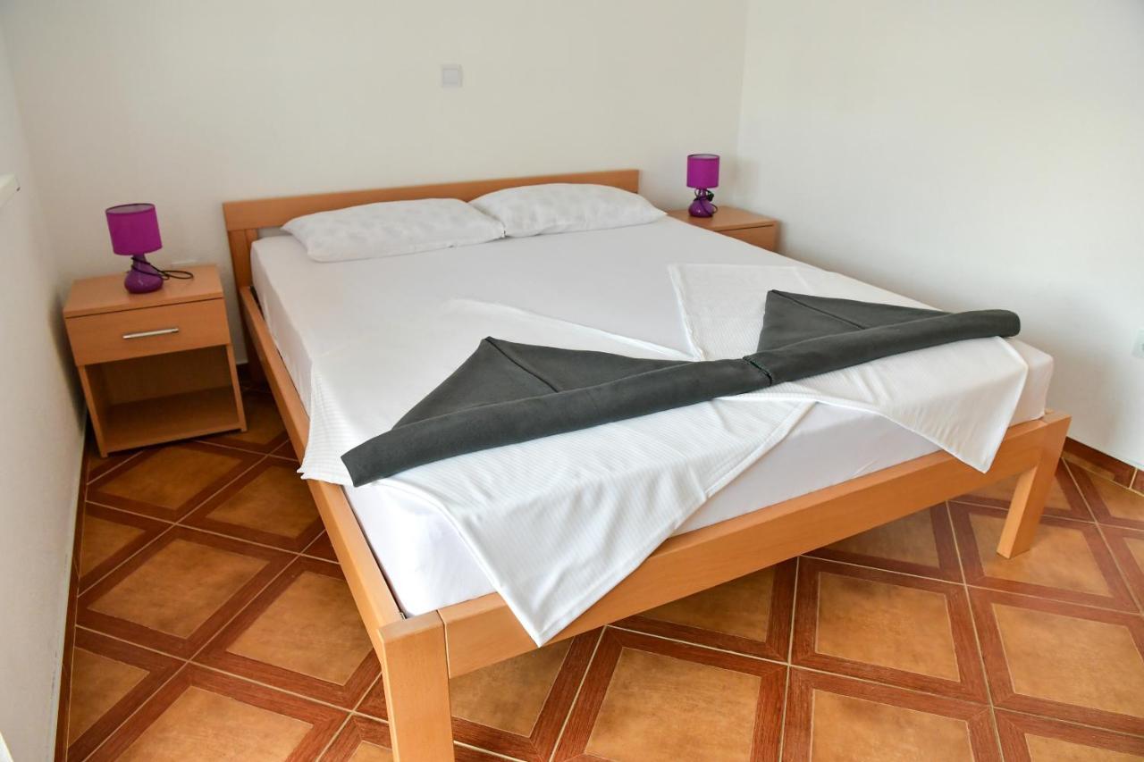 Apartments Villa Lucky Vir Ngoại thất bức ảnh