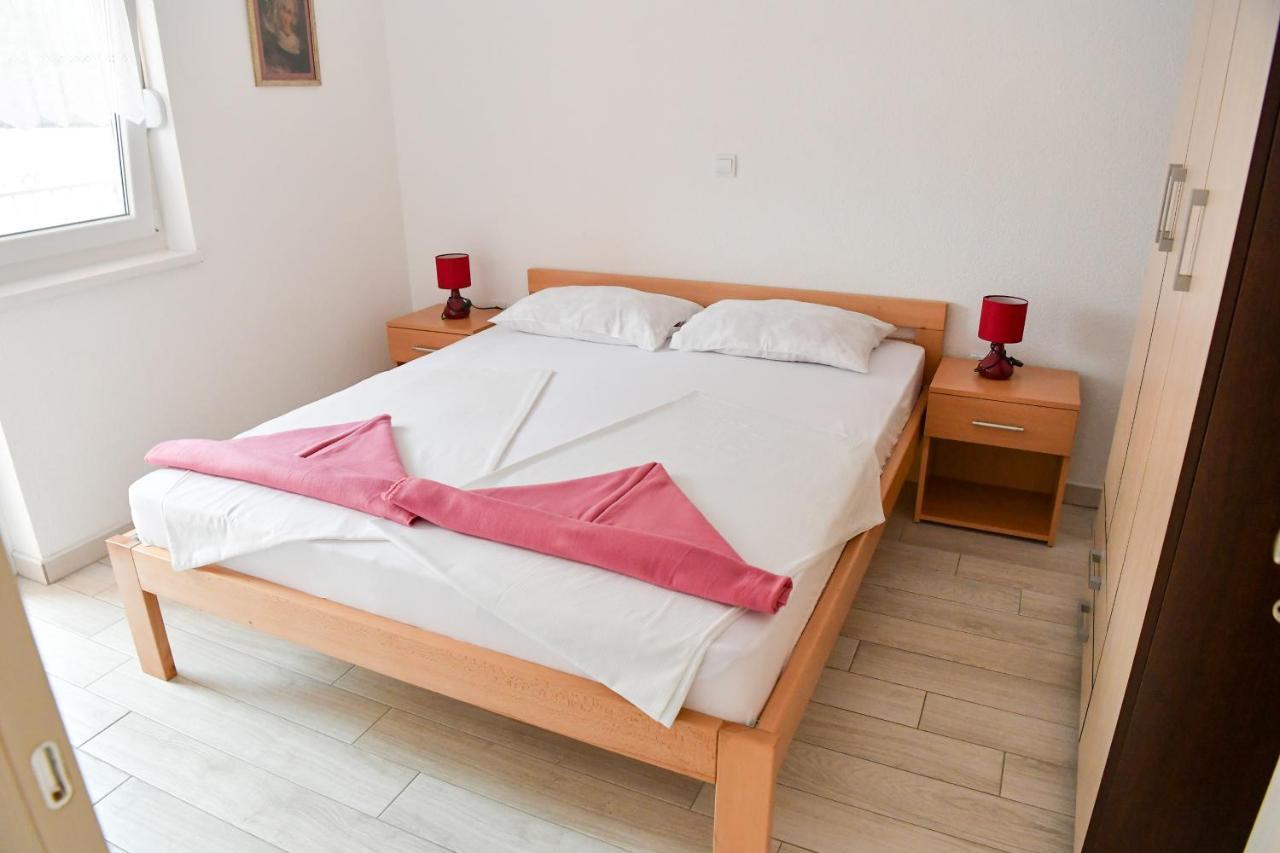 Apartments Villa Lucky Vir Ngoại thất bức ảnh