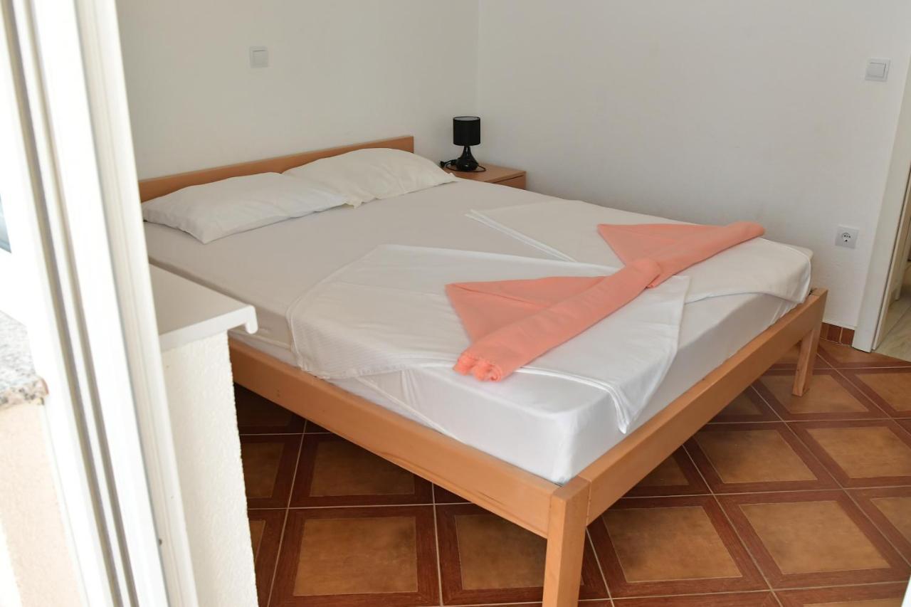 Apartments Villa Lucky Vir Ngoại thất bức ảnh