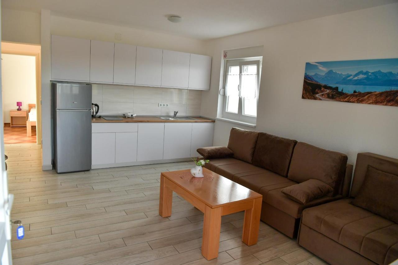 Apartments Villa Lucky Vir Ngoại thất bức ảnh