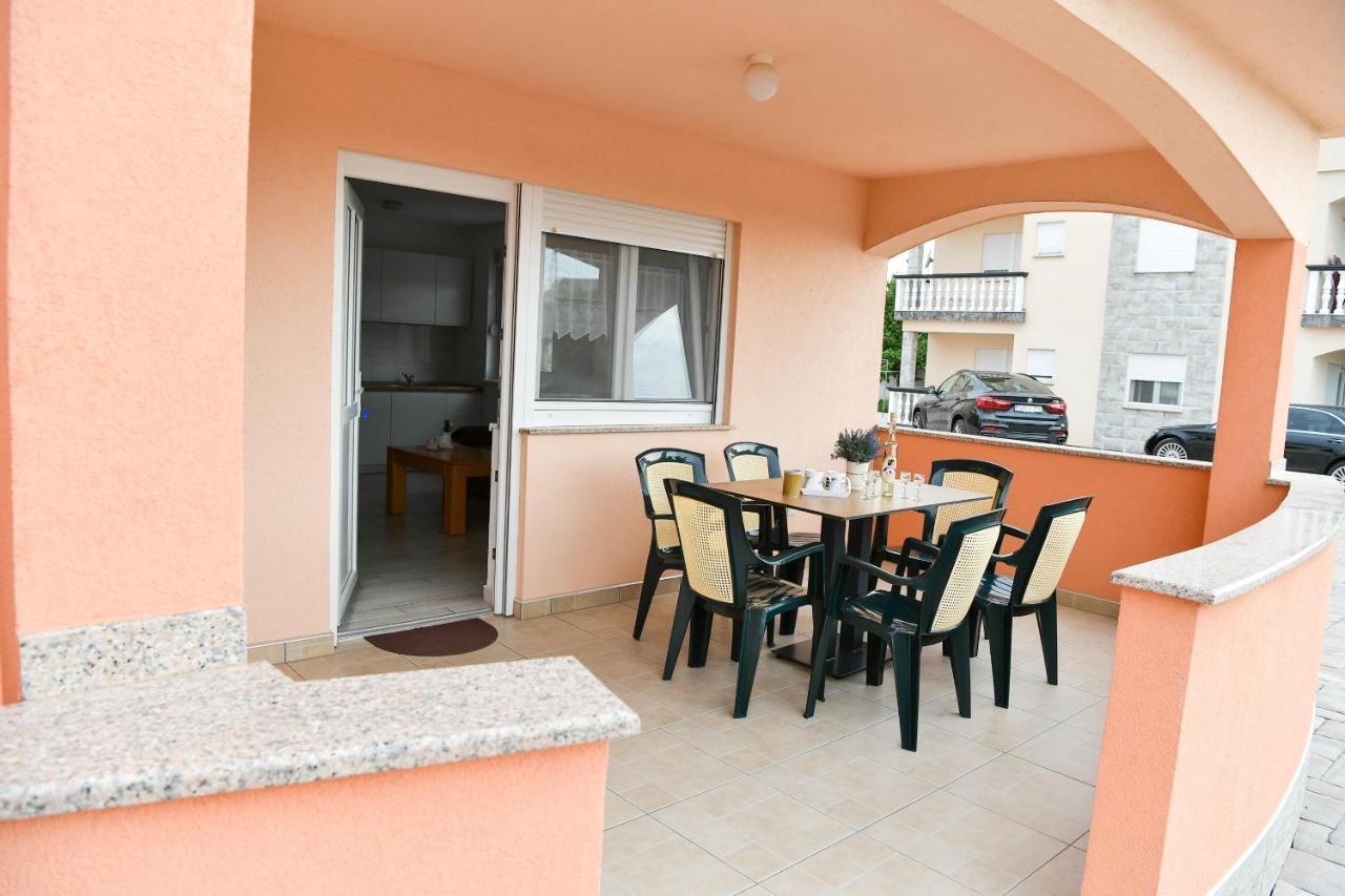 Apartments Villa Lucky Vir Ngoại thất bức ảnh