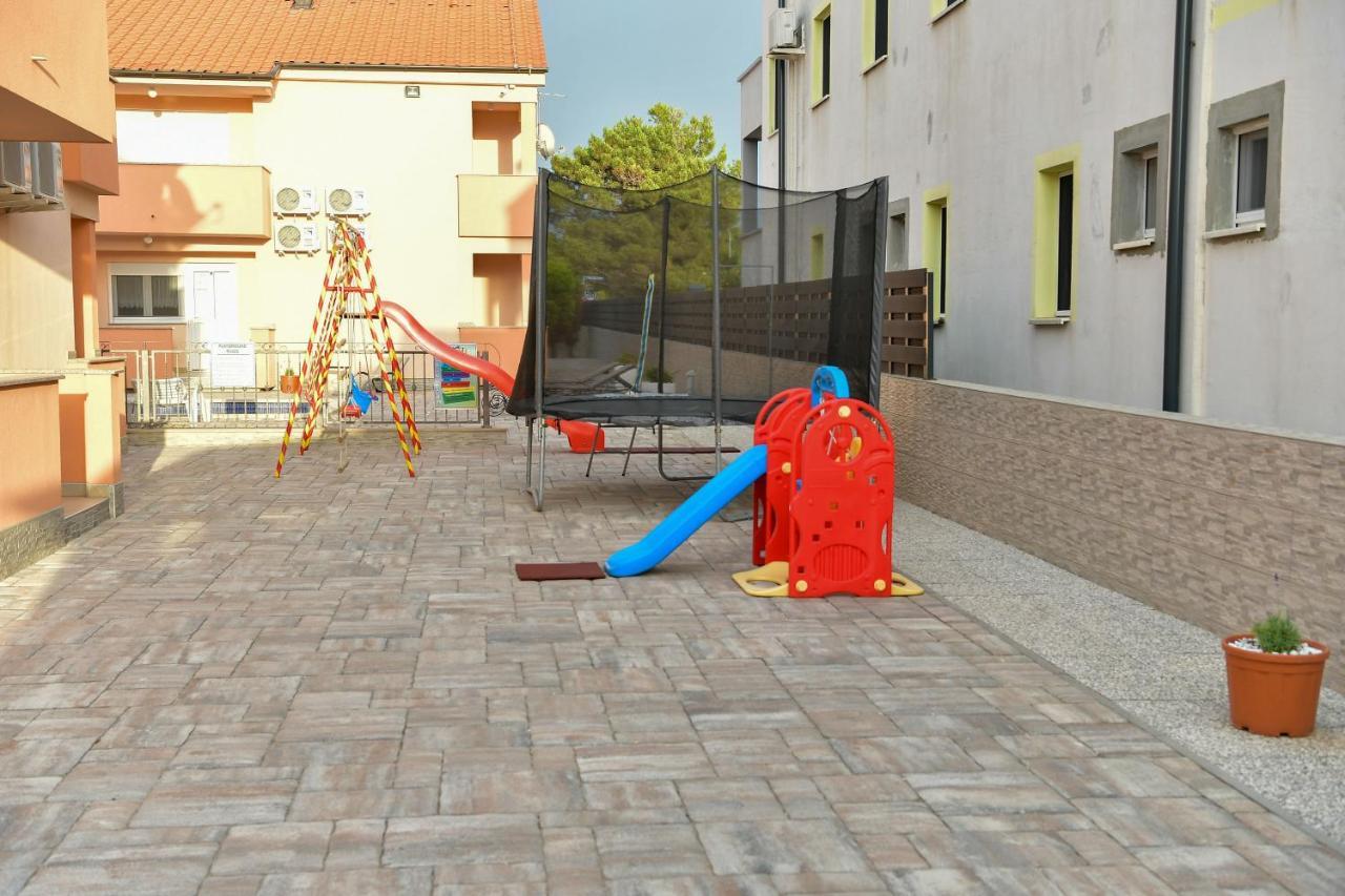Apartments Villa Lucky Vir Ngoại thất bức ảnh